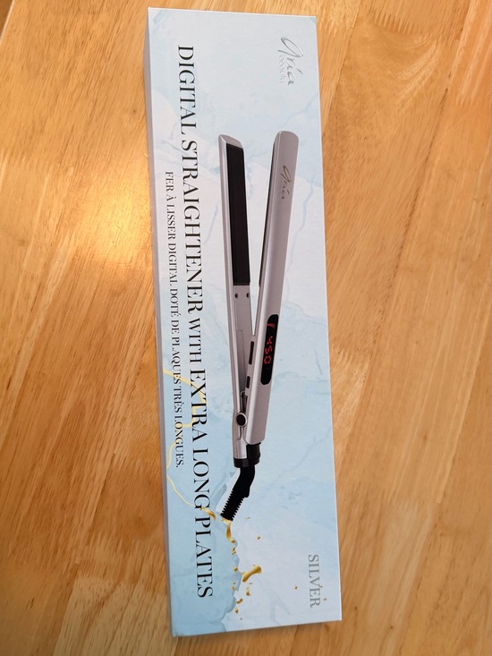 Aria Accessories - Aria Digital Hair Straightener - Silver